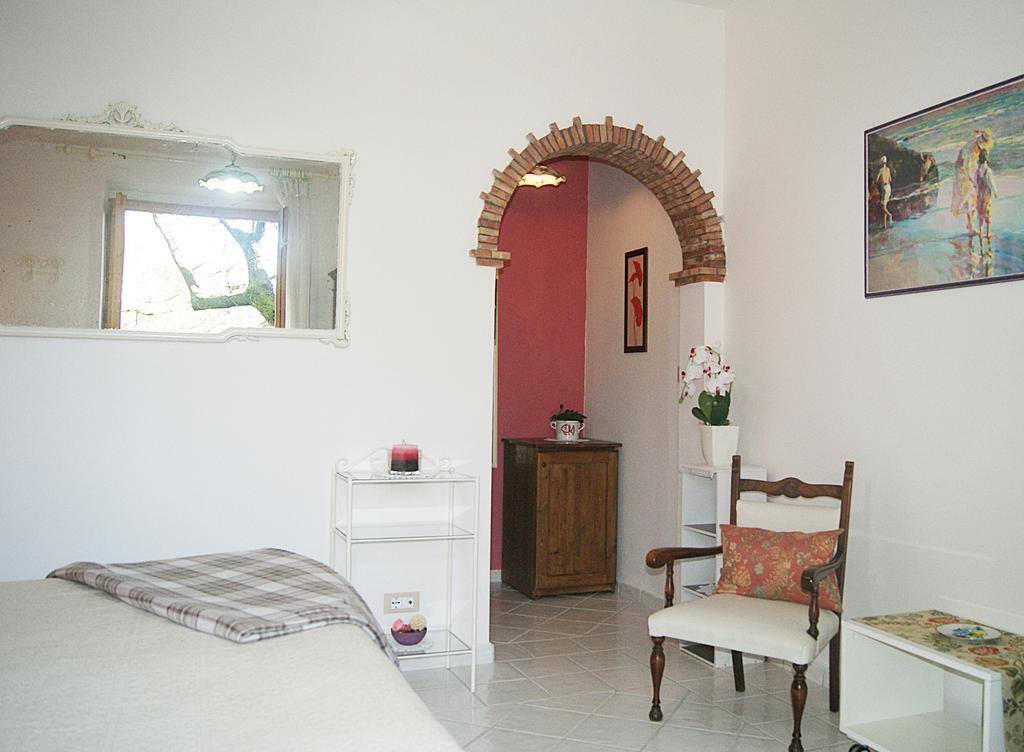 B&B La Casa Del Gelso Acquafredda Szoba fotó